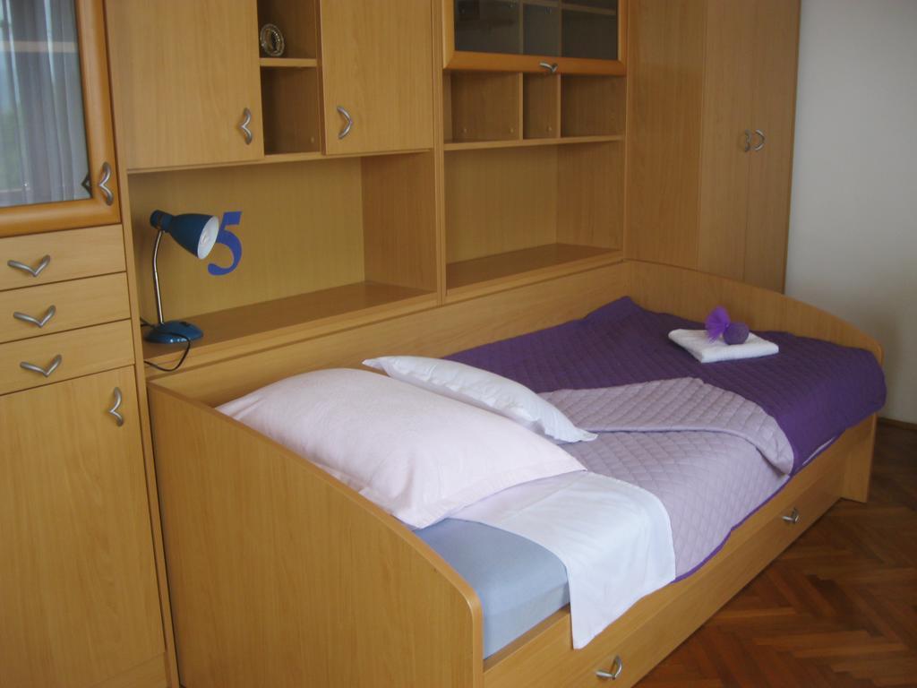 Apartment Promona Drnis Exterior photo