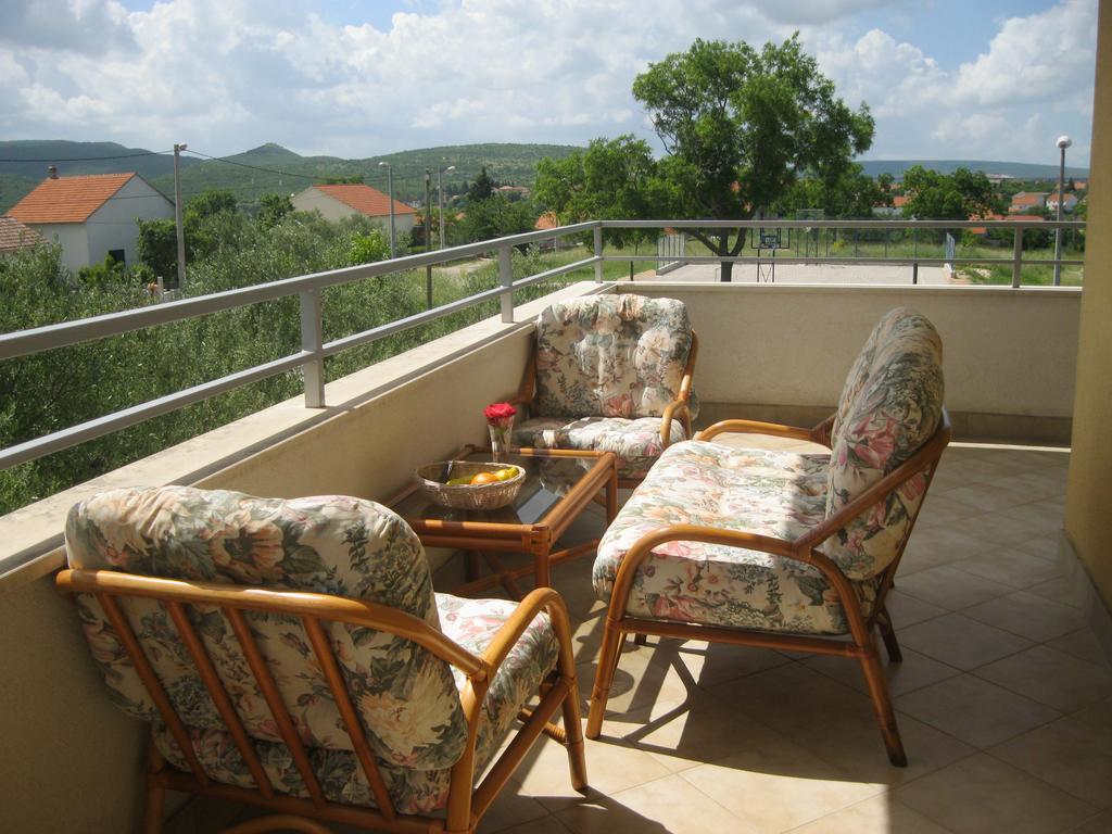 Apartment Promona Drnis Exterior photo