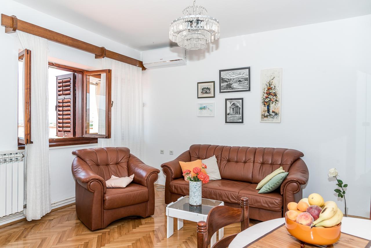 Apartment Promona Drnis Exterior photo